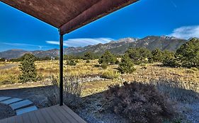 Cozy Remote Retreat • Mountain Views • Stargazing